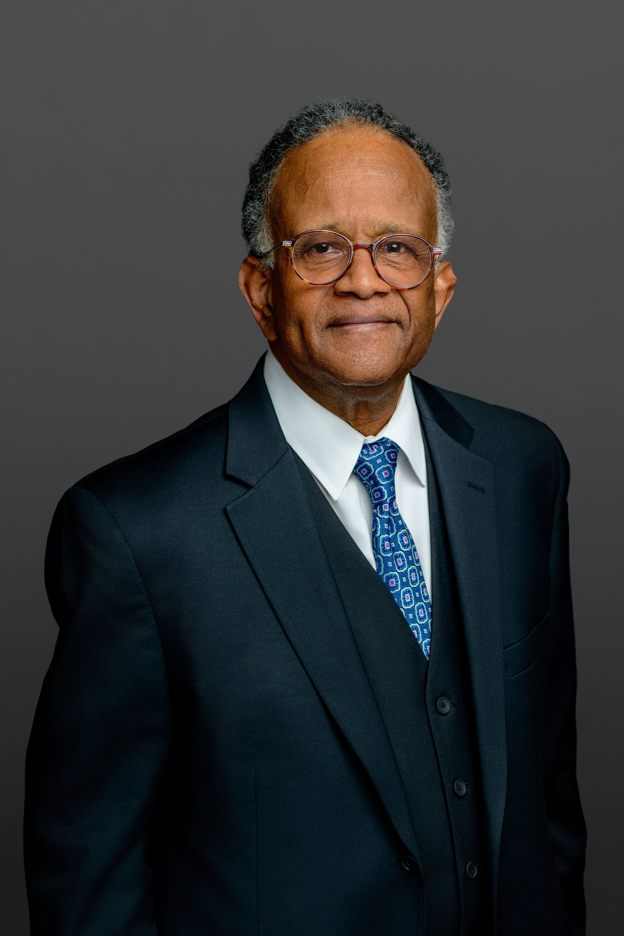 Headshot of russell frisby