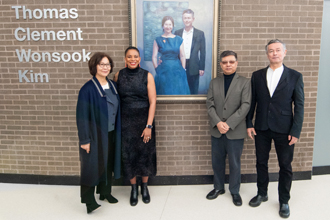 Dr. Willis with donors